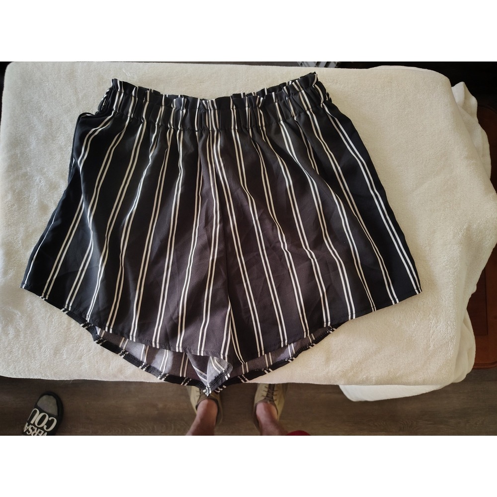 Romwe Womens Black White Striped Paperbag Waist Shorts Size Medium M US 6 EUR 38